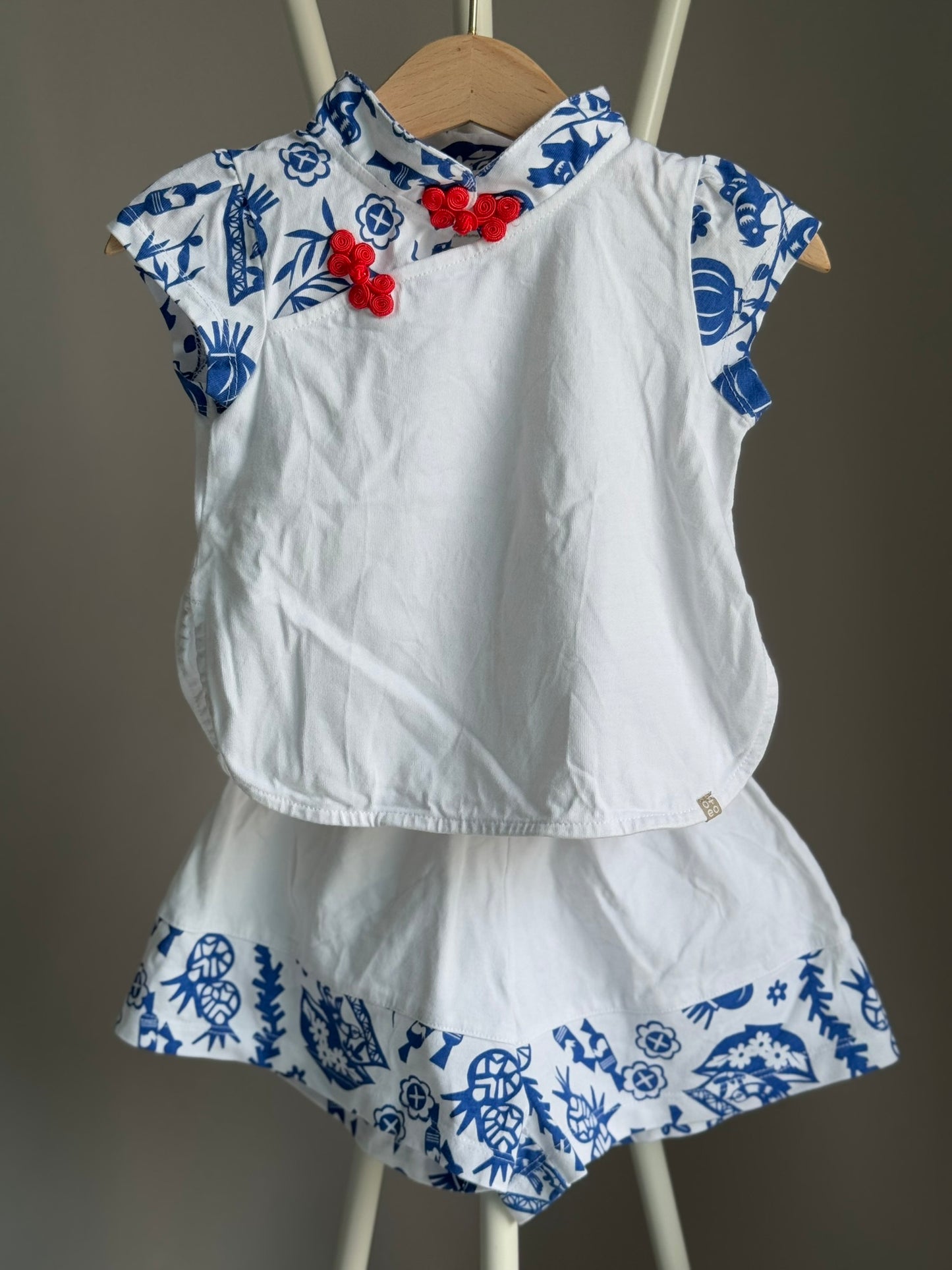 [Preloved] OETEO Girls Blue Paper Cutting Cheongsam Set (Top & Shorts) (1-2yo)